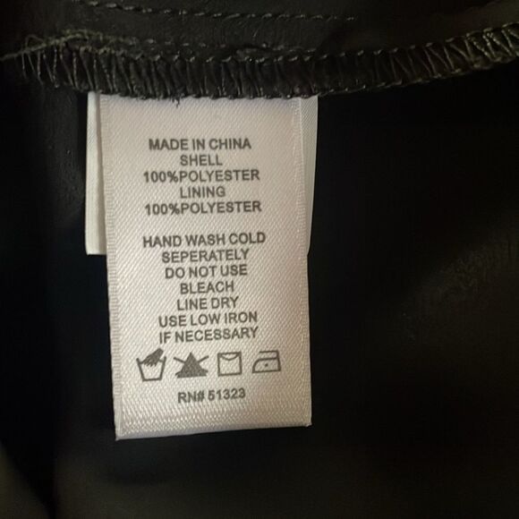 Cece Leopard Print Off-Shoulder Top - Picture 3 of 6